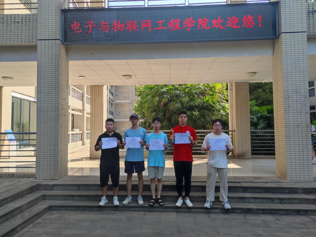 团队一等奖合照1.jpg