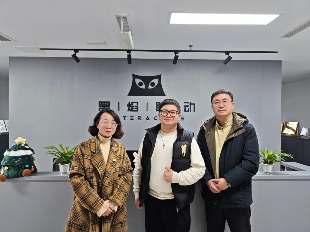 设计学院调研四川黑焰影视传媒有限公司.jpg